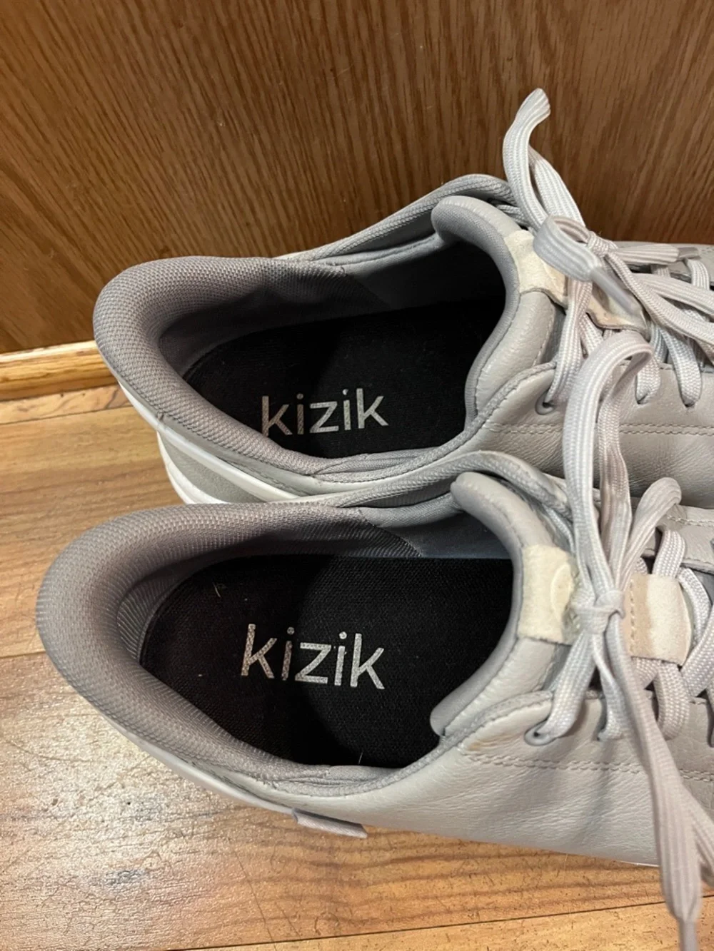 Kizik Sydney 8-1/2 gray leather sneaker lace up 8.5 hands free slip on shoes EUC
